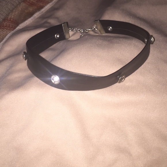 Chocker - Picture 3 of 4